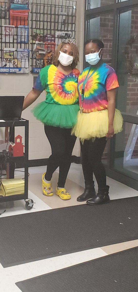CounselorsRFab's tweet image. Tutus, tye dye, ties, and tiaras this Twosday 2/22/22 #Twosday #funwiththekids