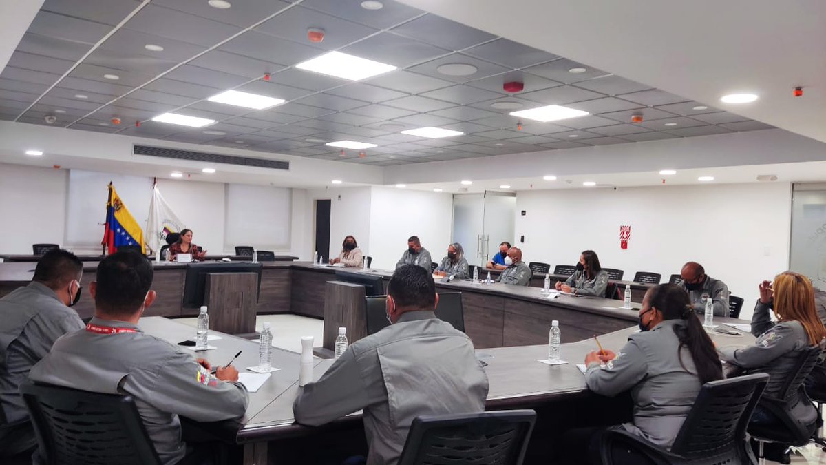 mirelct's tweet photo. 22Feb 1er Encuentro estratégico con los Directores de Establecimientos Penitenciarios de la región capital  para el seguimiento y control de políticas públicas aplicadas, planes y proyectos en beneficio de la población privada de libertad #PatriaDePaz @NicolasMaduro https://t.co/ej2L2R7jZO