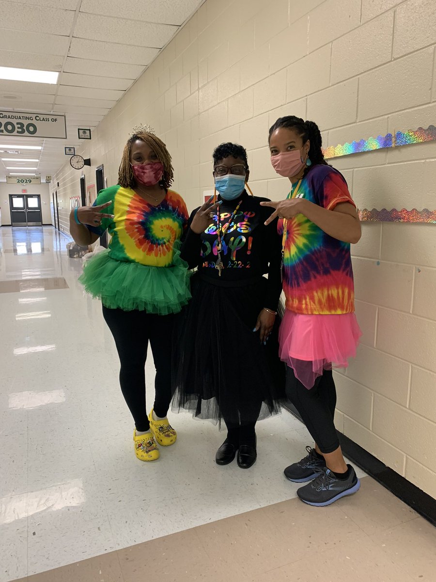 CounselorsRFab's tweet image. Tutus, tye dye, ties, and tiaras this Twosday 2/22/22 #Twosday #funwiththekids