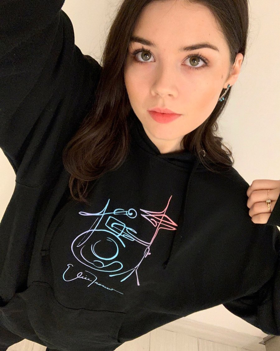 New hoodies shop.elisetrouw.com/products/pre-o…
