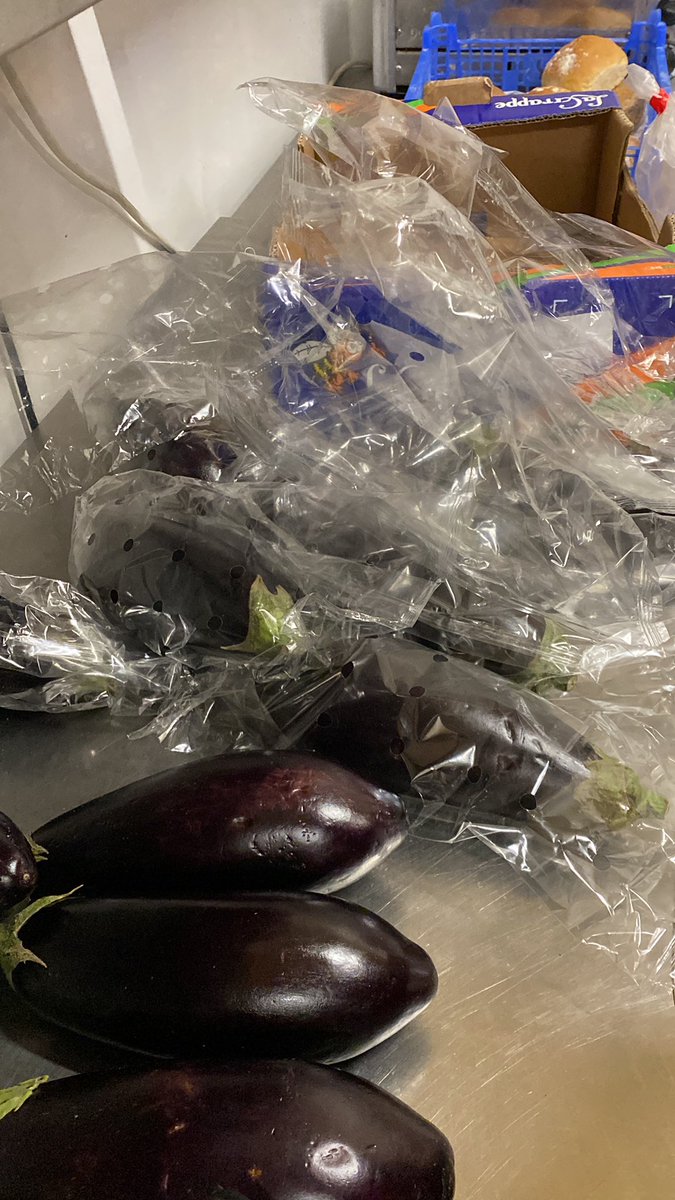 EvansMathew's tweet photo. @Delifreshltd so much plastic there’s no need to get veg individually wrapped..?????? https://t.co/JzmFopNbx1