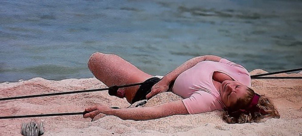 leyna_aurelia's tweet photo. CELINE QUI OSE DIRE C'EST PAS DES VACANCES ? ELLE ?!
#KohLanta https://t.co/y9MBGtxcPK