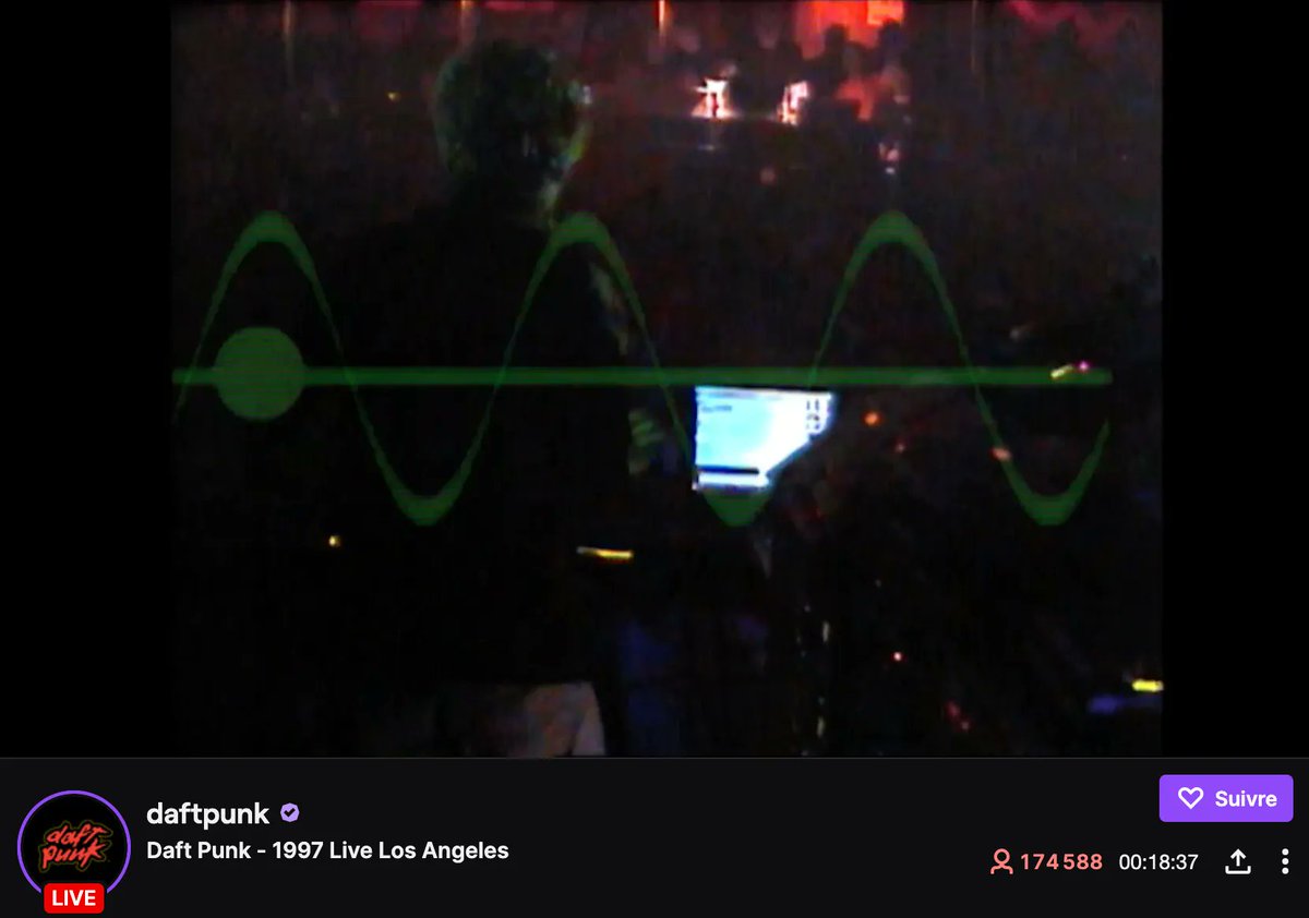 Donc là il y a Daft Punk qui est en train de casser Twitch avec une rediff de live de 1997 devant 175k personnes 1 an après leur séparation, en créant leur chaîne en speed et avec simplement un teasing de 3h, soient 2 images et 1 story. Ok.
#DaftPunk