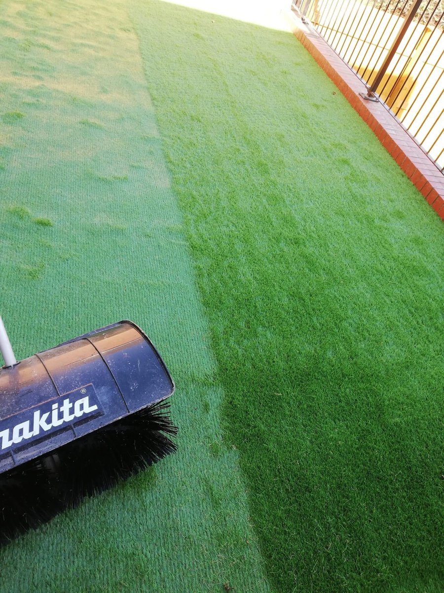 Fantastic work by our installation team, in difficult conditions on this job in Radyr 💚🌿🍃🌪💨
#stormeunice #artificialgrassinstallation 
#artificialgrassshop