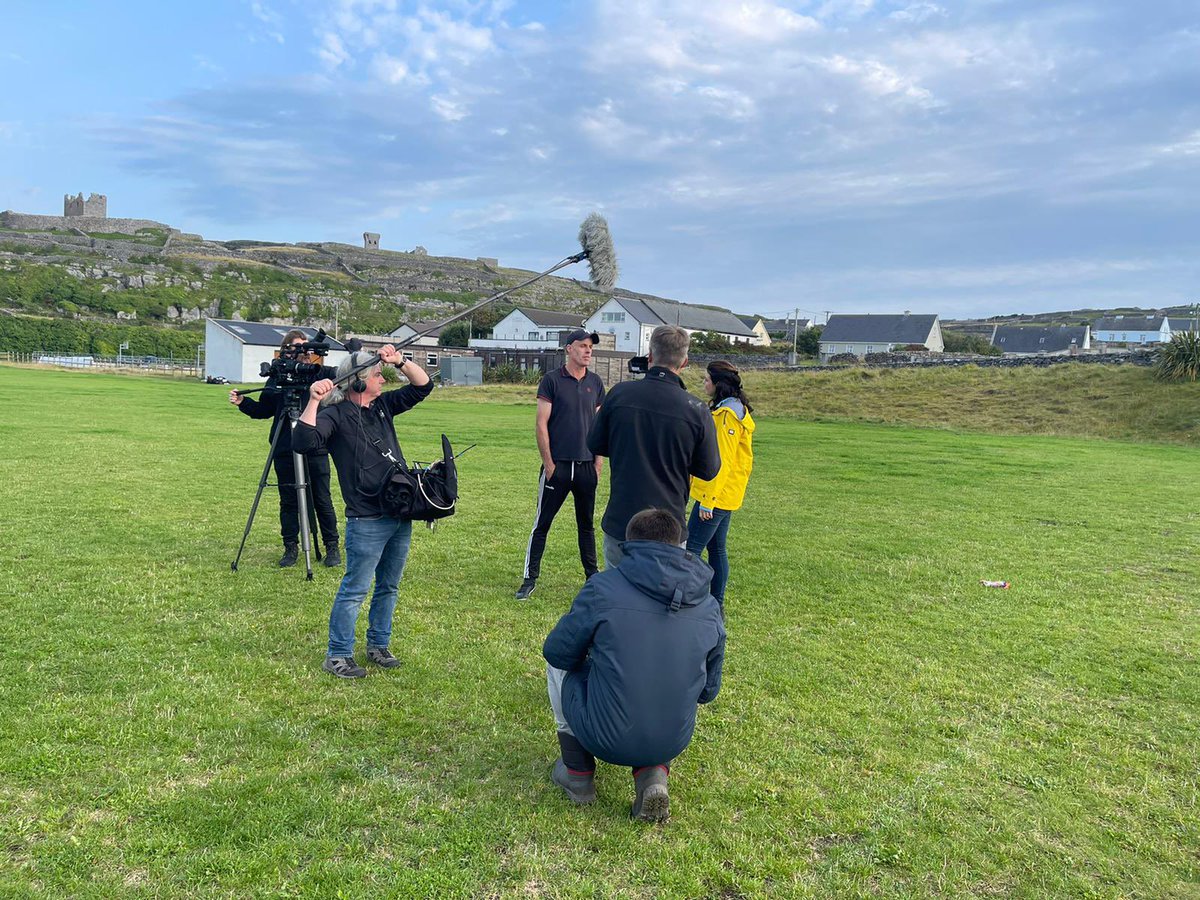 AineEibhlin's tweet photo. Inis Oírr na gréine !
Amárach 8:30 an Cósta Thiar 
Curachaí,garraíodóireacht,dúlra&amp; peil! 

#cóstatg4
 #inisoírr

 @AniarTV @TG4TV https://t.co/qUhLEFrIV9