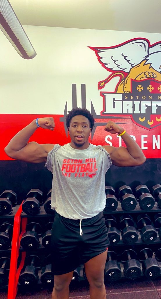 SHU_FBALL's tweet photo. Had the field house going up on a ✌🏾sday! #SwolGriffs https://t.co/3mLJbyQwc0