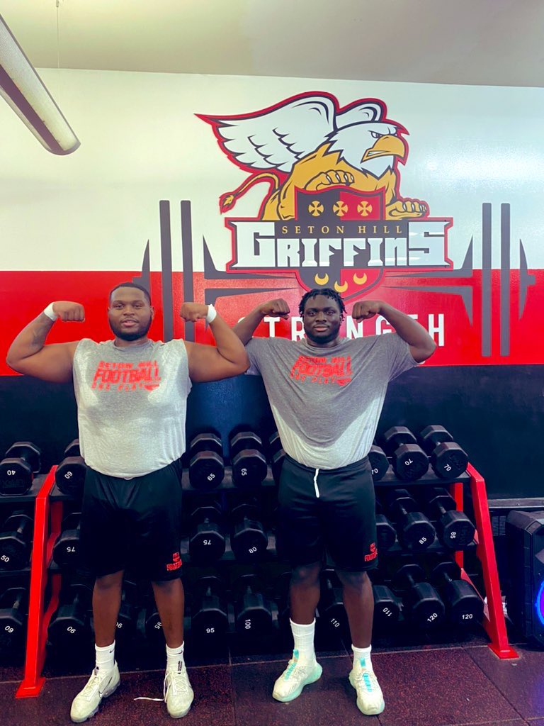 SHU_FBALL's tweet photo. Had the field house going up on a ✌🏾sday! #SwolGriffs https://t.co/3mLJbyQwc0