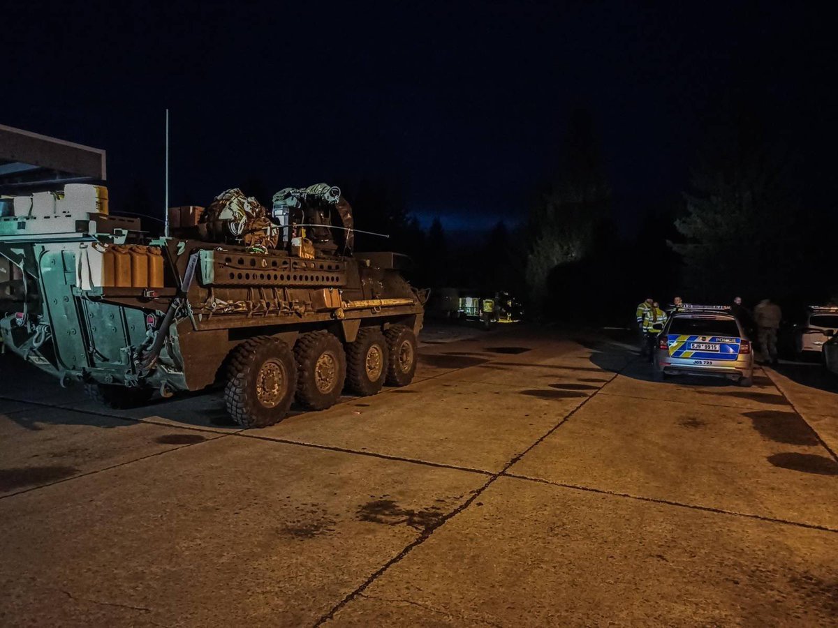 První fáze cvičení #SaberStrike úspěšně splněna! Naši logistici z Rakovníka a Vojenská policie během týdne zabezpečovali přesun celkem pěti konvojů @USArmy. Naše práce ale nekončí. Po skončení jejich výcviku na Slovensku, budeme zajišťovat jejich přesun zpět do Německa.