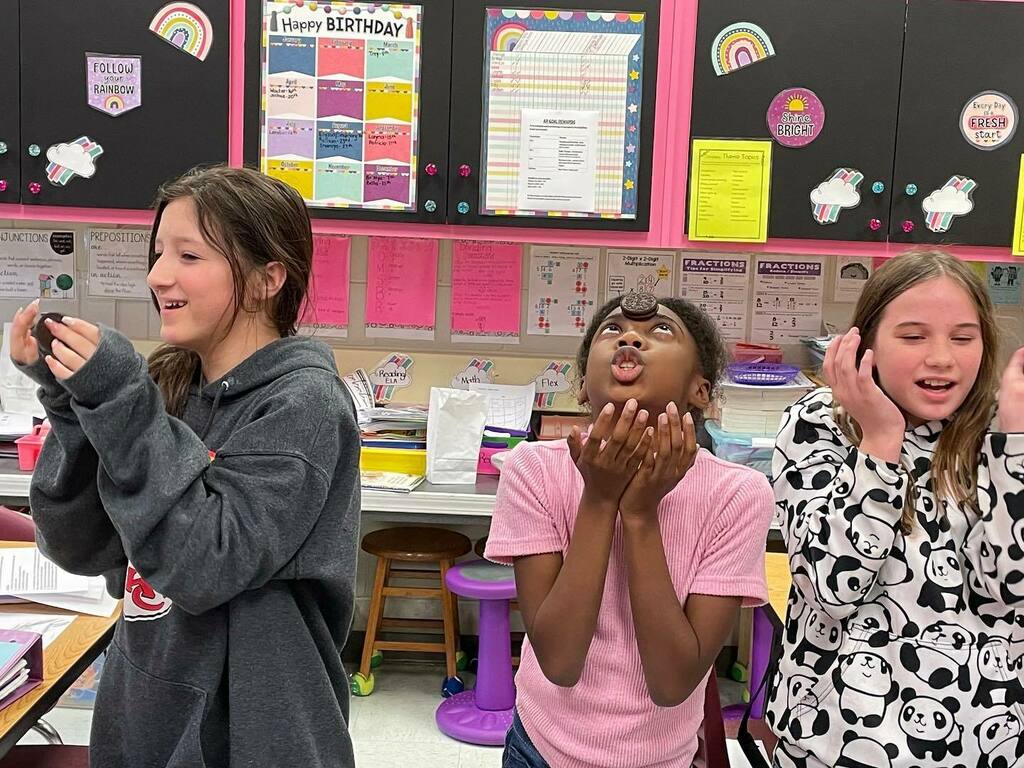 LakeParkElem's tweet photo. Mrs. Singletary's and Mrs. Wacter's class had to move an Oreo from their forehead to their mouth in 2 minutes using only their facial muscles! They had so much fun with 2-22-22 activities! #learningatlpe #twosday https://t.co/Qroj8x8drK https://t.co/OpBapyS2pV