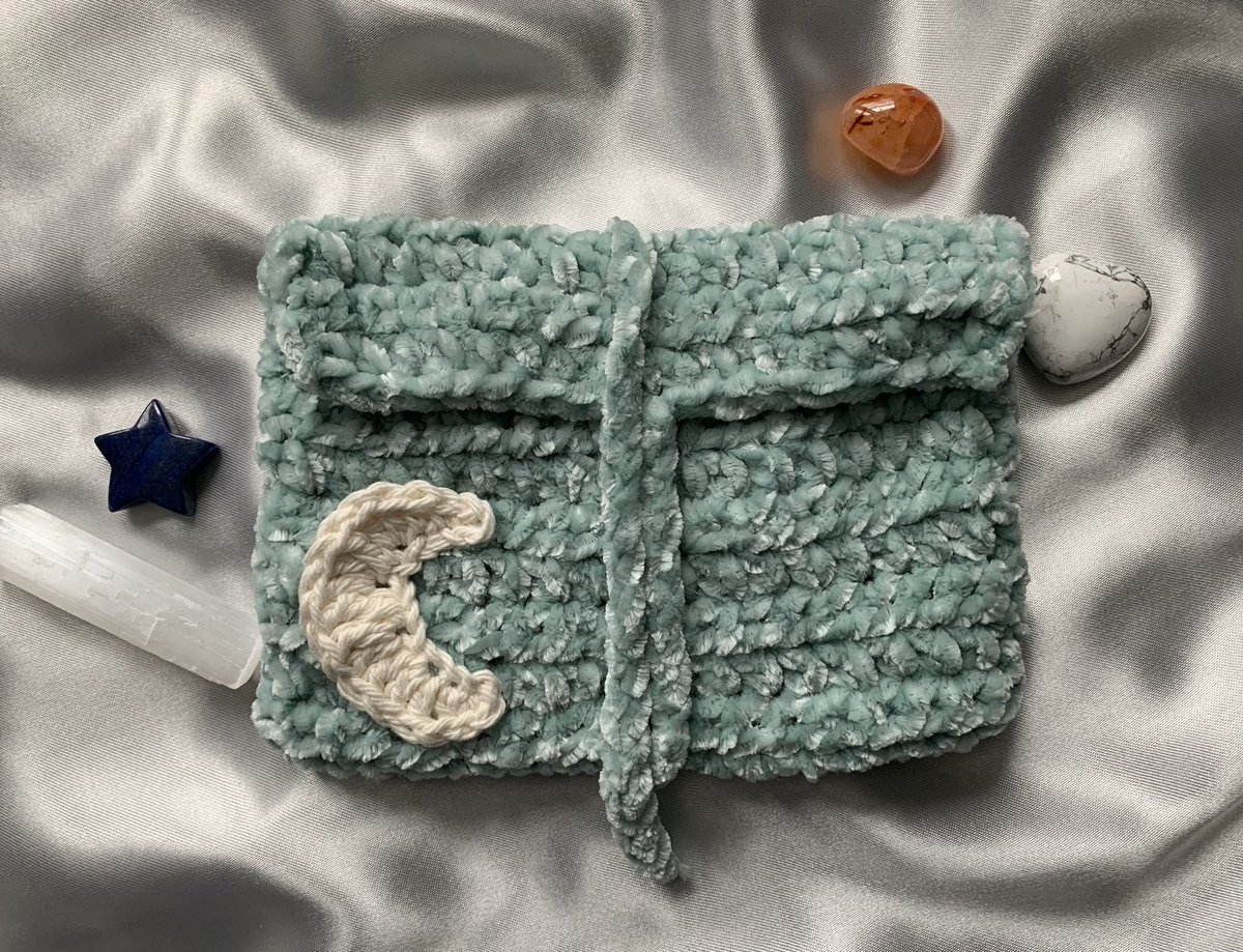lunabellthreads's tweet photo. Happy 2/22/22 ✨
Who wants the last tarot card bag? 🌙
Perfect place to keep your cards &amp; its $22.22 🔮

https://t.co/umg8pzcARs https://t.co/scoyV1Om8v