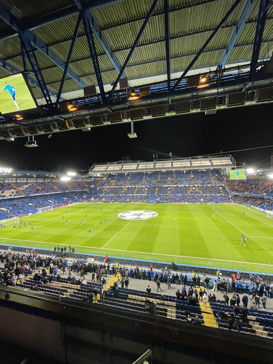 johnmcavoy2's tweet photo. It’s always lovely to share an evening with @ceylonandi and the young people at @FBeyondBorders 

#ChelseaLille #ChampionsLeague https://t.co/cUEzJq3yEV