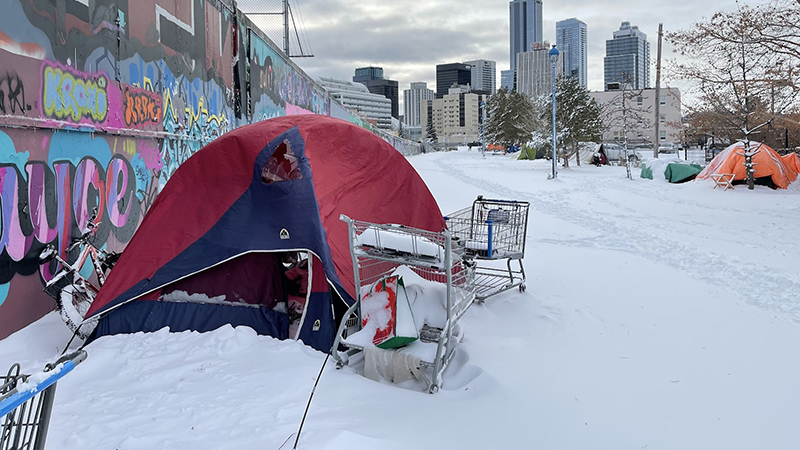 CityofEdmonton's tweet photo. The City of Edmonton will deactivate its extreme weather response on Thursday, Feb 24 at 6am. If you see someone in need of help: call 911 for emergencies or #JustCall211 +3 for 24/7 Crisis Diversion team.
More info: https://t.co/W4ZxNBMsvD. #yeg #yegwx #yegcold #justcall211 https://t.co/fpWi1AFL6f