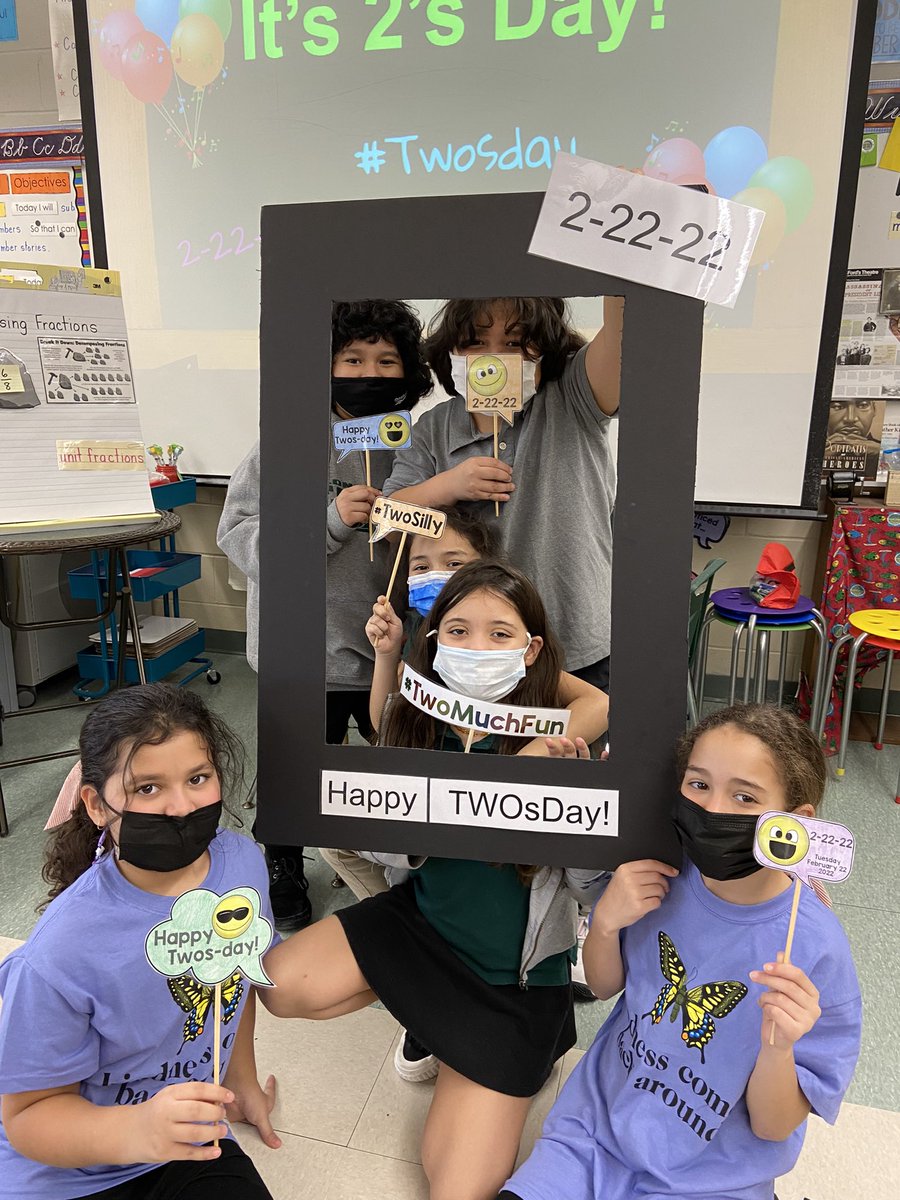 csmerer's tweet image. Happy TWOsday! Ss definitely had #twomuchfun today! 2️⃣-2️⃣2️⃣-2️⃣2️⃣ 🎉🙌🏻👯‍♂️ @AmerigoSchool #2sday @lilipang1216