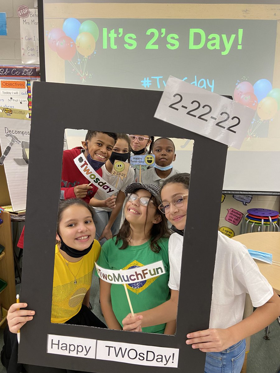 csmerer's tweet image. Happy TWOsday! Ss definitely had #twomuchfun today! 2️⃣-2️⃣2️⃣-2️⃣2️⃣ 🎉🙌🏻👯‍♂️ @AmerigoSchool #2sday @lilipang1216