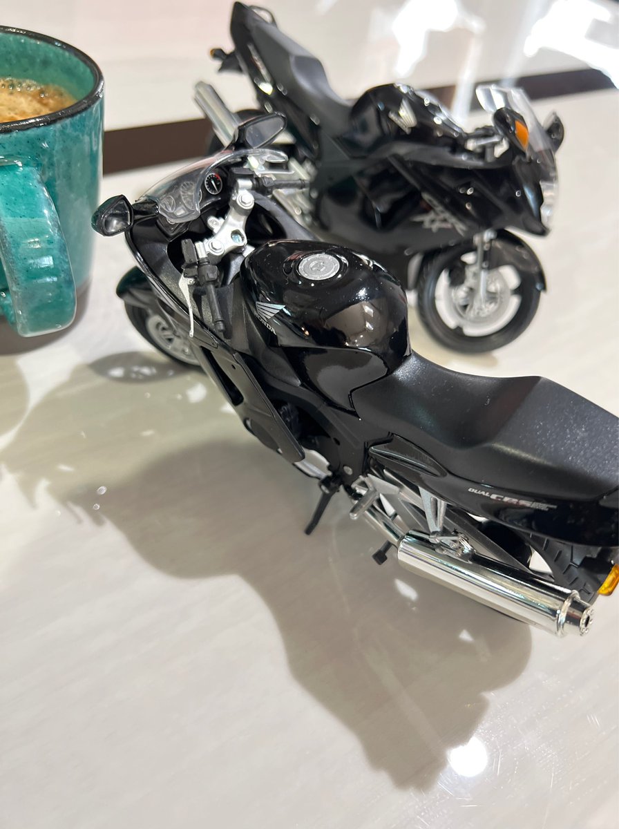 squirrel0210's tweet photo. 毎年の恒例冬遊びon the table@新潟

極寒の休日は大型暖房器具CBR1100XXでも、寒さには勝てずテーブルで遊ぶ https://t.co/saCDisAYeg