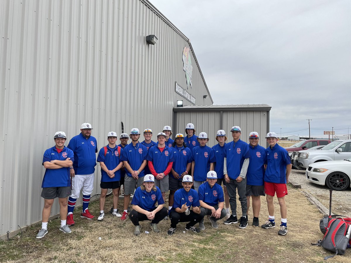 DBatWF's tweet photo. On their way to play Wichita Falls HS, @CooperHighBSB showed up yesterday to get some pregame work in!

Schedule a cage rental with us today for $40 an hour + tax as the season kicks off!

#betterthanyesterday #hardball https://t.co/MtlUuK94s0