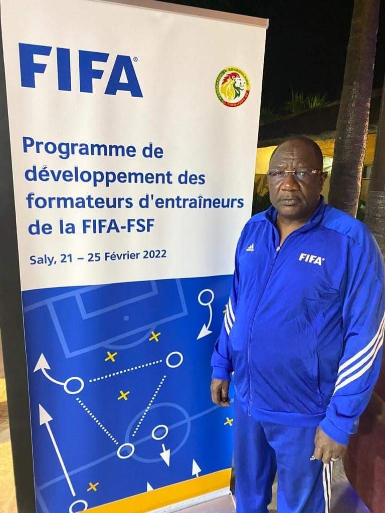 OusmaneDem4's tweet photo. Tonton #magass, l’homme qui a formé ceux qui ont formé les plus grands entraîneurs de football du monde!
En mission #fifa.
Ps: formez un entraîneur pour notre sélection, et continuez avec votre boulo. https://t.co/EiwmmmmiZO