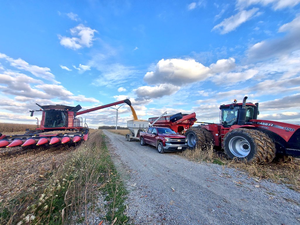 henryprinzen's tweet photo. Happy #CdnAgDay! Here's to all the people in #CdnAg the farmers, agronomists, sales people, truckers livestock producers, and every one else from the start to the store. Thanks for all your hard work and dedication to #CanadianAgriculture https://t.co/uexcRITgpP