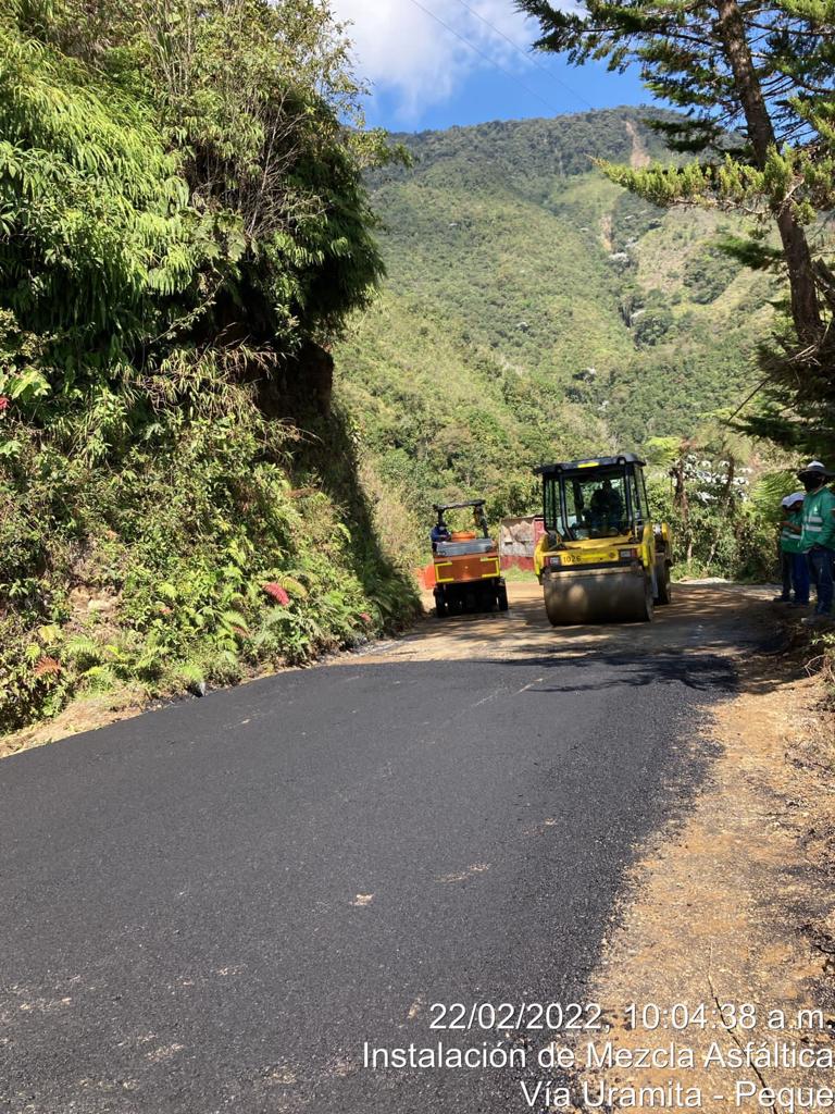 anibalgaviria's tweet photo. ¡HISTÓRICO!

Llenos de orgullo, compartimos el inicio de la pavimentación a #Peque, proyecto monumental de 66 km. que transformará también la VIDA de las comunidades de #Uramita y #Cañasgordas y, en el futuro, nos conectará con #Ituango. Este semestre avanzaremos 20 km 👏🏻 https://t.co/xpxEPtkCZO
