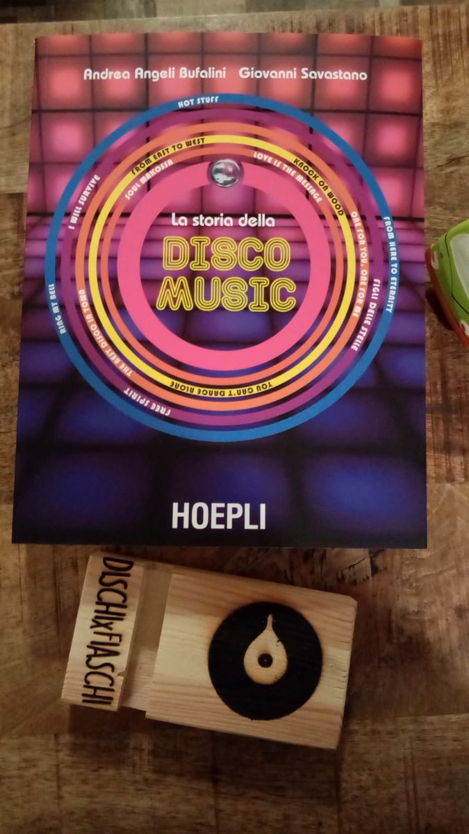 AndreaAngeliBuf's tweet photo. Hey siamo di nuovo al n.1 della classifica Amazon nelle categorie Libri sulla Musica Pop per Ragazzi e Computer Music!! Grazie a tutti! 🙏🎶👍 #LaStoriadellaDiscoMusic #discomusic #funky #soul #electro @GiovSavastano #phillysound #motown #stax #MiamiSound https://t.co/n6XdYeP12y