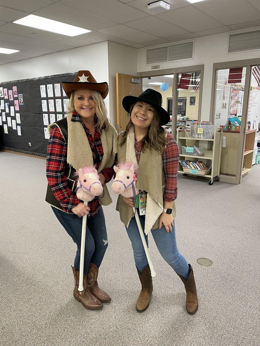 Ms_Chernitska's tweet photo. Riding to class on this TWOSday with my twin❤️#ipsd204 https://t.co/DSe4DN1sf6