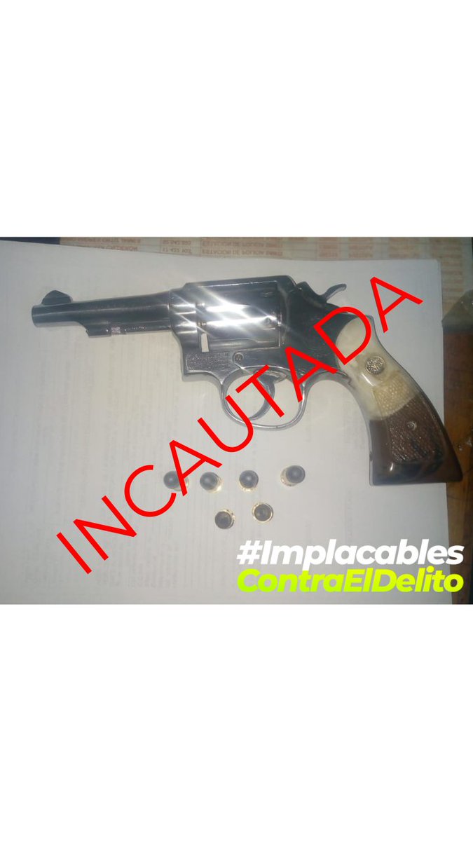 PoliciaDEMAM's tweet photo. #ConstruyendoSeguridad | En labores de registro y control #MiPolicíaDelCuadrante logra la captura de un sujeto por el delito de hurto y porte ilegal de armas de fuego, incautando 01 arma tipo revolver y una motocicleta en #Simiti https://t.co/UAYR6uxfk8