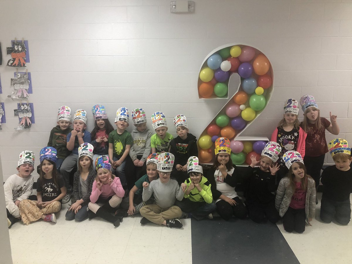 Happy Twosday from our room! We held a funny pose for 22 seconds, made a number 2 into a picture, and so much more! How fun!🎉✨ #tweetingtuesday