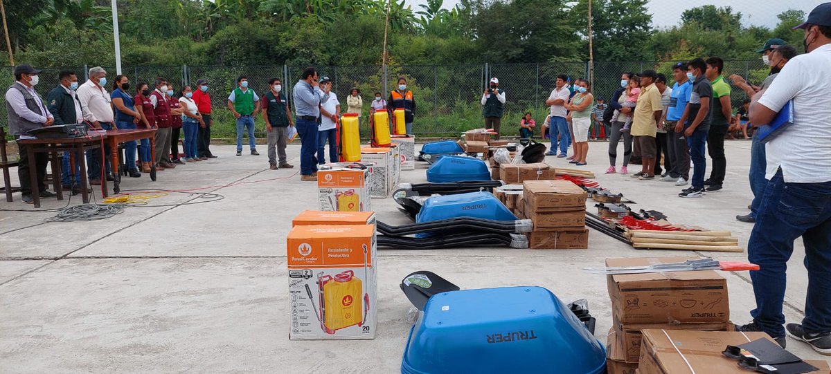 agroruralPER's tweet photo. Entrega de kits de herramientas para labores agrícolas a los pequeños productores de #SantaRosaDePacpa, #PuebloNuevo, #NuevoAserradero y #Huingo, en la provincia de #Utcubamba, #Amazonas
Estuvieron presentes el congresista de la República, Segundo Montalvo y autoridades locales https://t.co/pH9SocVEaf