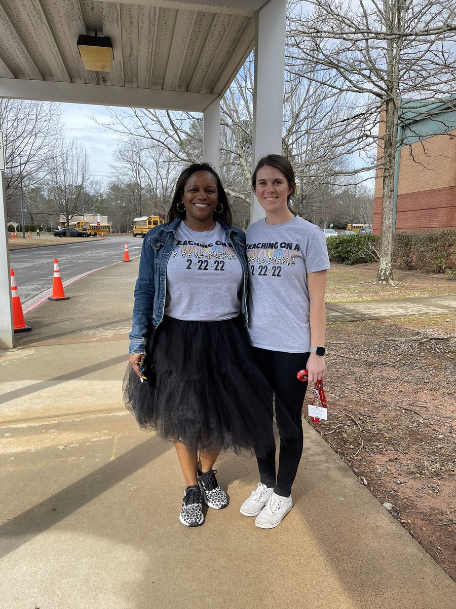 MrsScottWBMS's tweet photo. Teaching on a twosday! @TwosDayFCSZone7 @ManningOaksFCS https://t.co/ymMpHdW4hX
