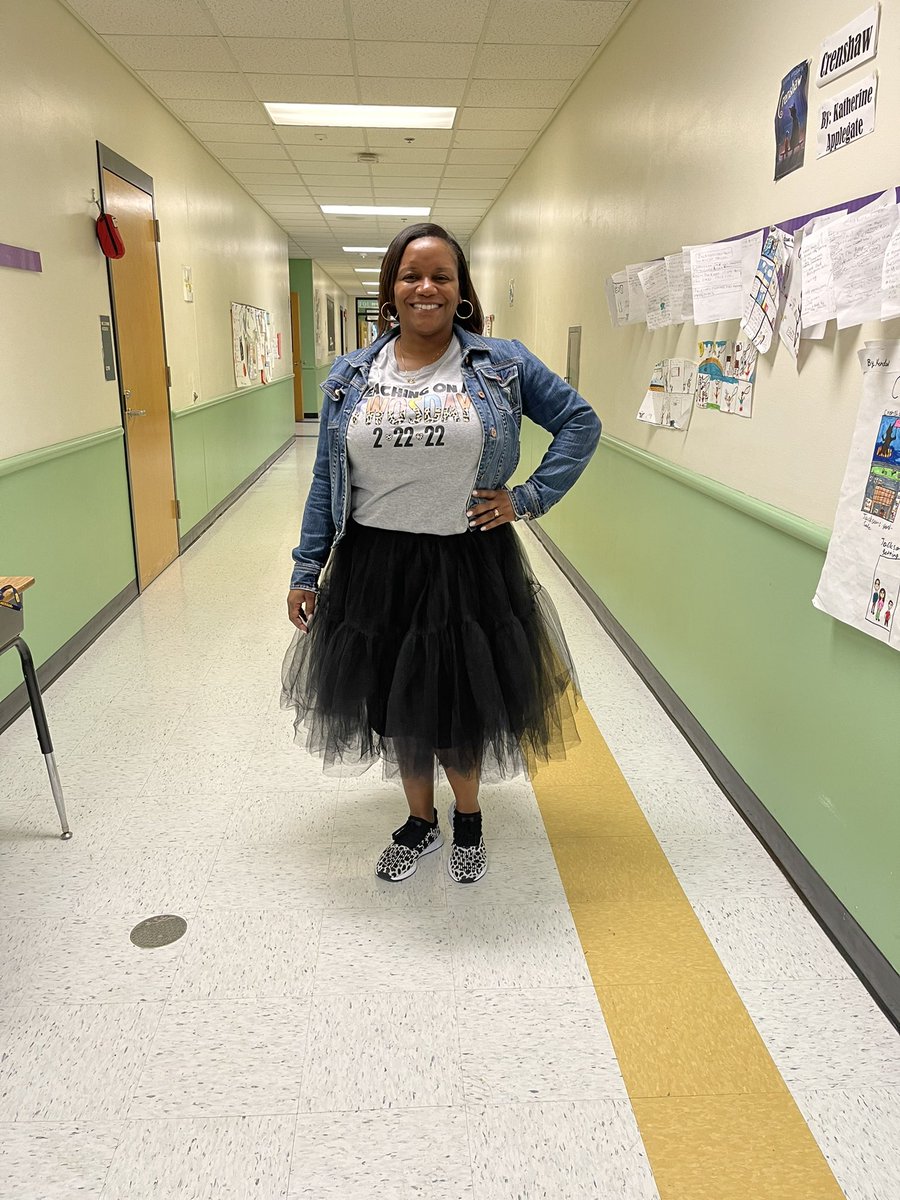 MrsScottWBMS's tweet photo. Teaching on a twosday! @TwosDayFCSZone7 @ManningOaksFCS https://t.co/ymMpHdW4hX