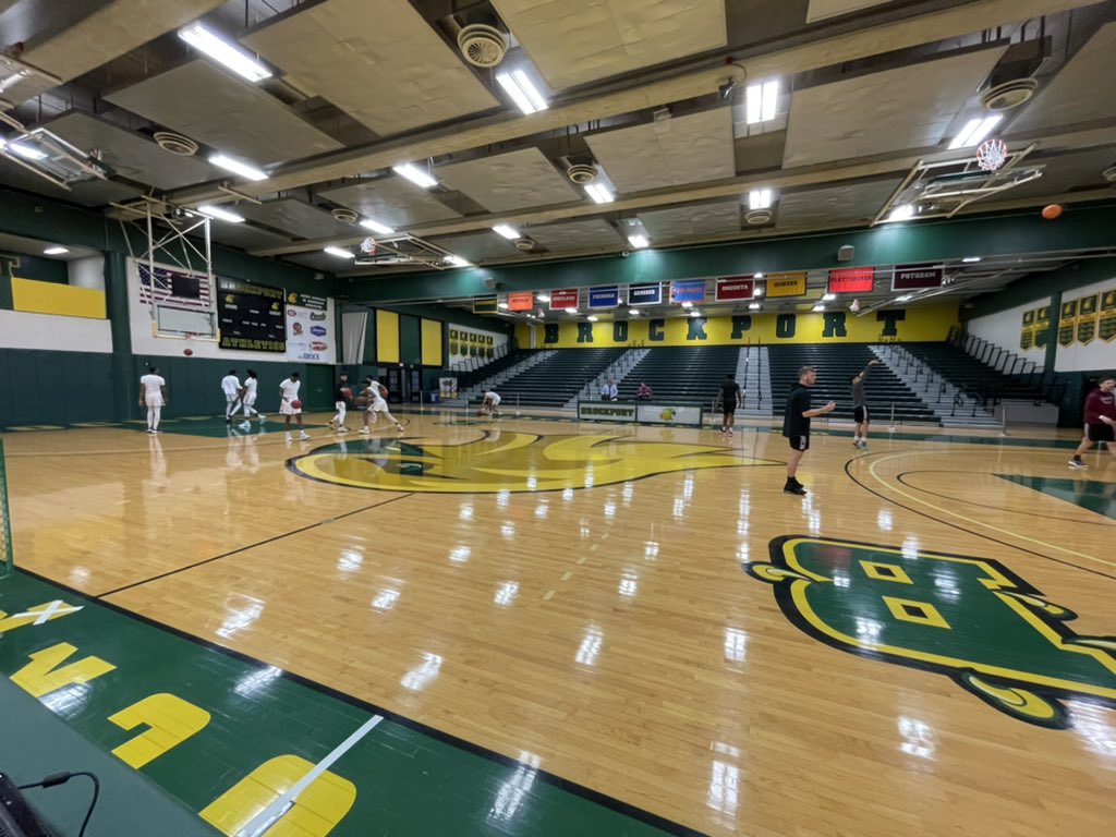 MartyCzekala's tweet photo. The calm before the storm. #3 @Brockport_MBB vs #6 @PotsdamBears in the @SUNYACsports opening round! A Brockport win would take them to the semis vs #2 Oneonta while a Potsdam win leads to the semis vs host and #1 Oswego. On the call at 7pm on https://t.co/LVzhp9I8KI #PackTuttle https://t.co/TiAgxCpE5N
