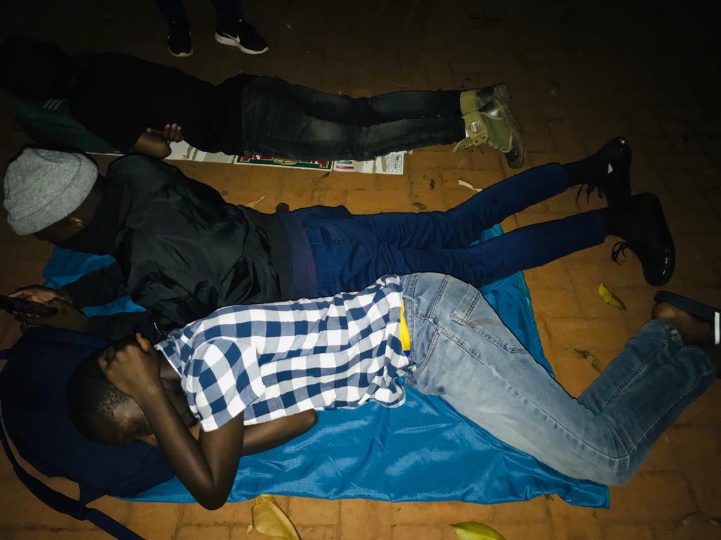 Siyanda_Kapteni's tweet photo. The inhumane management of DUT decided to start with classes while students are not allocated back to their residences, some students are not allowed back to their residences because they are not vaccinated. @SABCNews 
@News24 
@Newzroom405 
#DUTCrisis #NoToMandatoryVaccination https://t.co/9svOV9TQCr