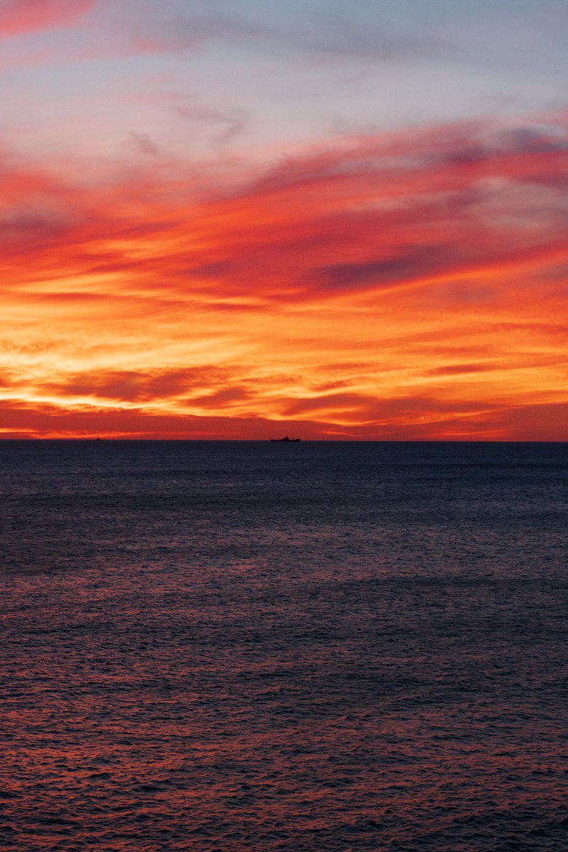 Sr__Gafas's tweet photo. Los atardeceres en Cádiz son otro mundo https://t.co/ZtEMWvhFkF