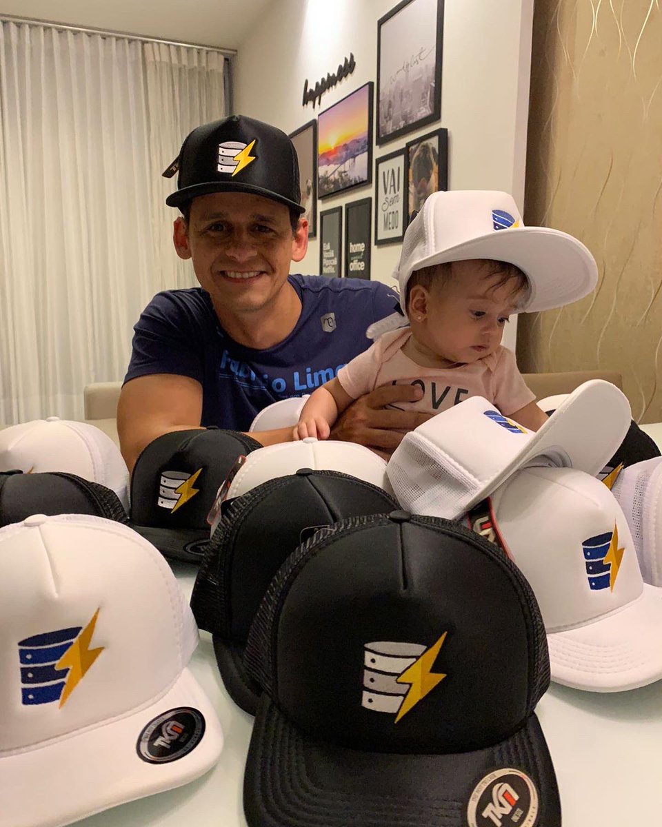 Fabriciodba's tweet photo. E nossos novos mimos de 2022 começaram a chegar!
⚡️⚡️⚡️
#soupowertuning #mimos #2022 #microsoft #goldpartner #alwaystuningyourdata https://t.co/mQ2bVSZA2A