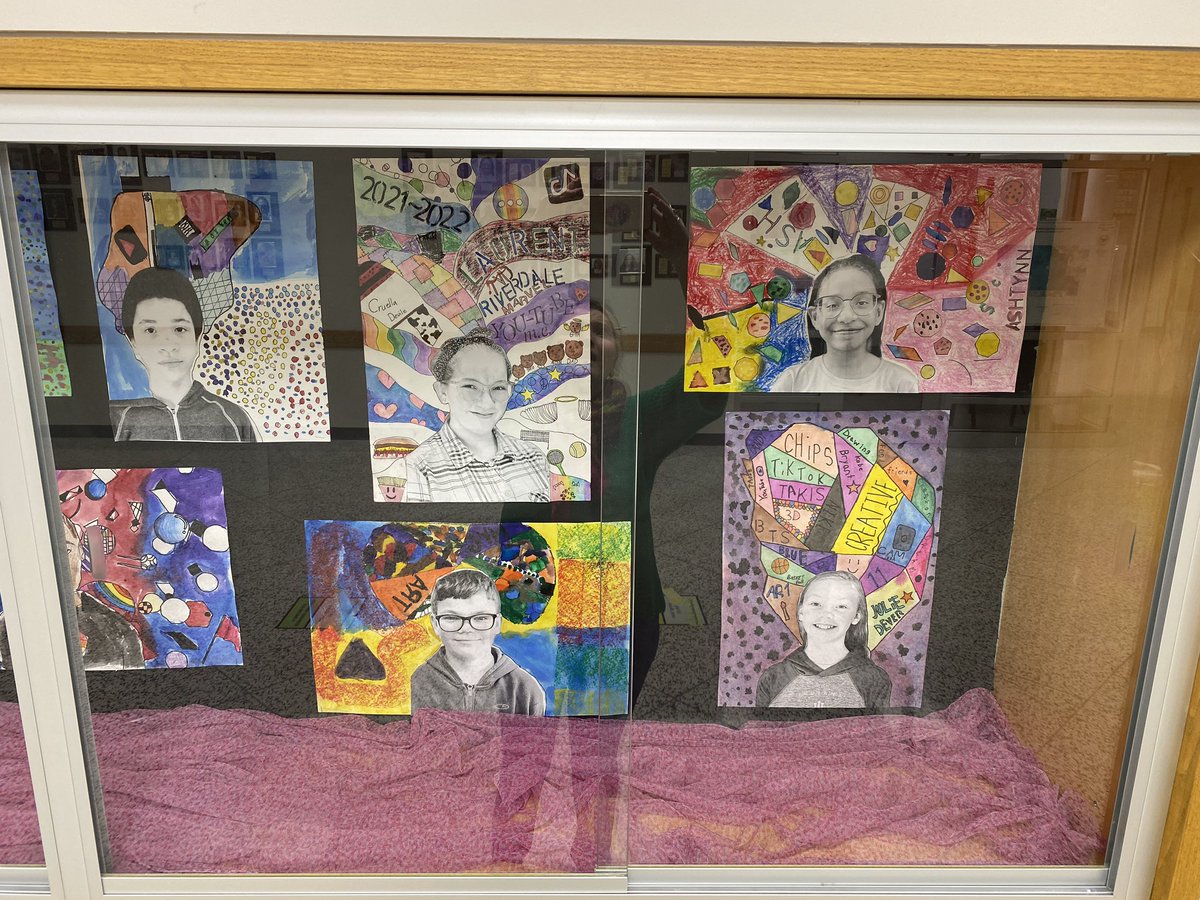 MsPelto's tweet photo. Congrats to these amazing CIMS artists for being featured prominently in our school’s main entrance. #mspeltoart #cimsart @CrestonIMS https://t.co/Fq2SPMkgWl