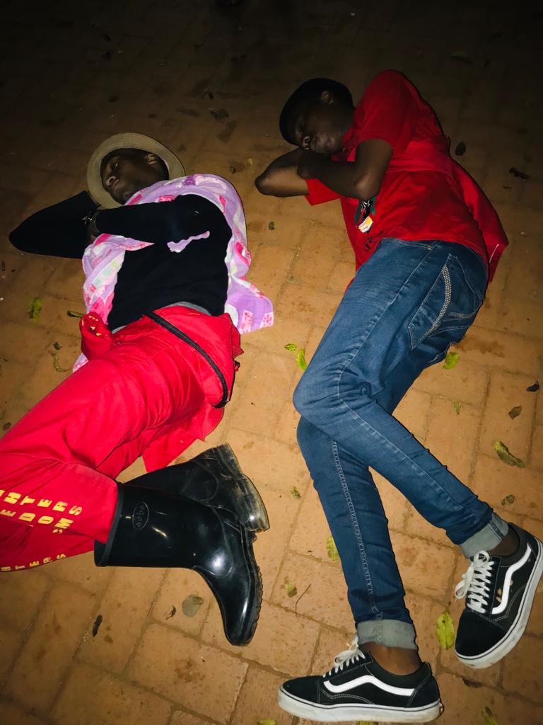 Siyanda_Kapteni's tweet photo. The inhumane management of DUT decided to start with classes while students are not allocated back to their residences, some students are not allowed back to their residences because they are not vaccinated. @SABCNews 
@News24 
@Newzroom405 
#DUTCrisis #NoToMandatoryVaccination https://t.co/9svOV9TQCr