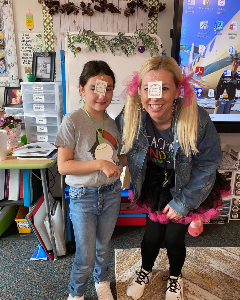 StumpyClass's tweet image. Celebrating 2-22-22 in 2nd grade on a TWOSday @WGESdragons @Carrollisd