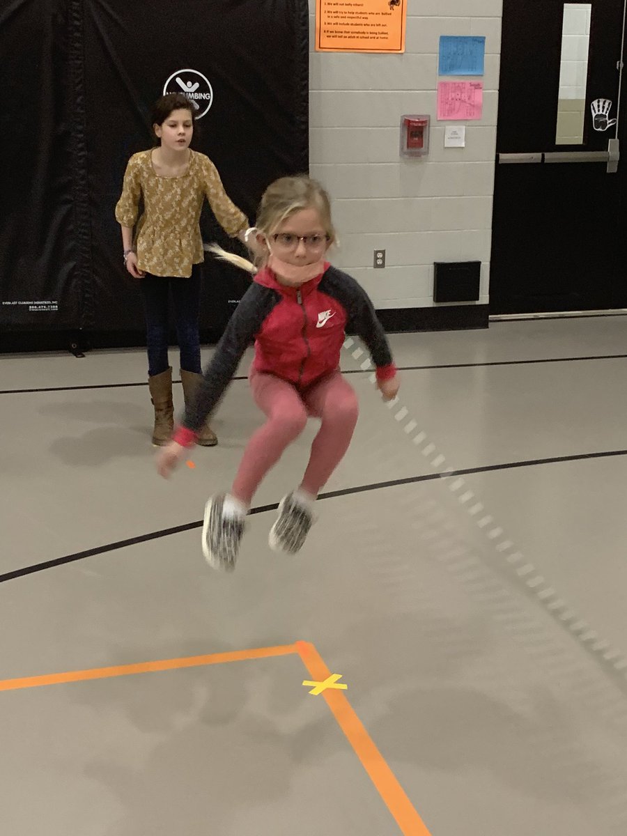 AmyKonoff's tweet photo. First day of our Kids Heart Challenge has been so fun!! #otsegoknights #healthyhearts #jumpropefun #Americanheartassociation https://t.co/CM89a4CQWB