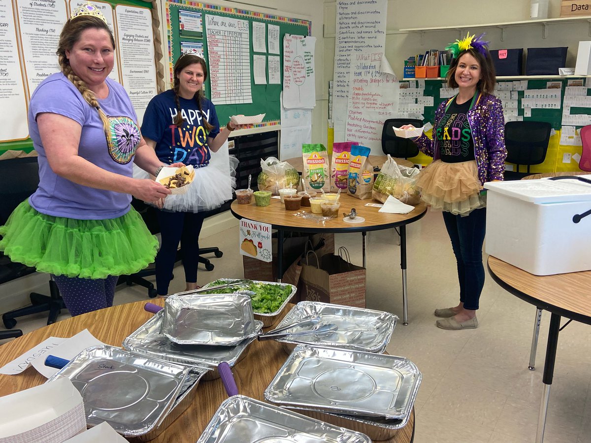 BridgedaleElem's tweet photo. Here’s a glimpse of teaching and learning (and don’t forget the tacos) in Grade 2 on 2.22.22. @JPschools @JasonJbeber #forwardtogetherjp #beaglepride🐶 #successtobarkabout https://t.co/DLb7KMTrcu