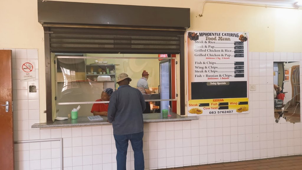 VubaPamela's tweet photo. This is Mphoentle Catering,my go to place around campus when I need mouth watering kotas🤤.
#tutJOURN2022
#twitterchallenge https://t.co/rUjZSVZD97