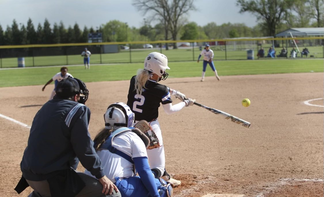 EIU_Softball's tweet photo. Happy #Twosday from our favorite 2️⃣’s 

@MB_4_3 @RehmeierAlexa https://t.co/tEMCDg6u1Y