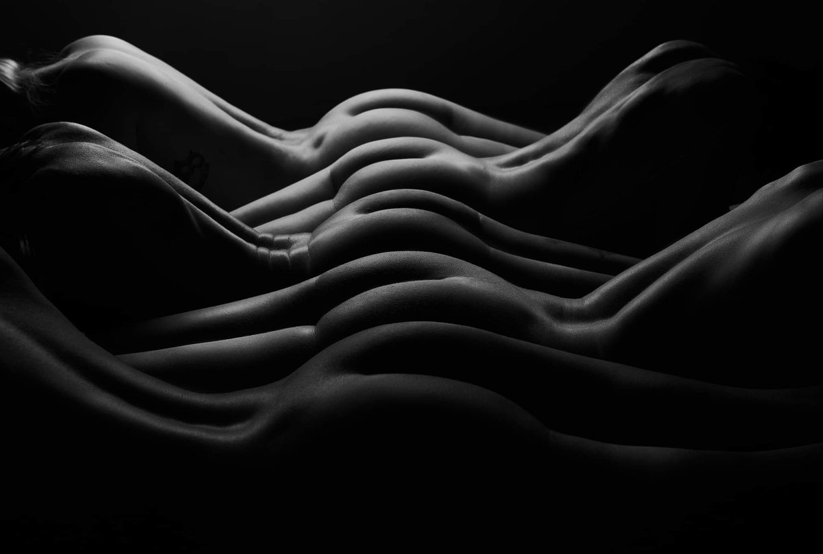 First shot of a series of butt art: "butt parade" 🎨 I am the last butt in the row 🍑
Thanks to the other beautiful butts 💋
<a href="/FelixityMiss/">Miss Felixity</a> <a href="/CarlsenAnnika/">Annika Carlsen</a> <a href="/miatsilber/">Mia Silber</a> and two other beautiful girls 🥰
And thanks to 📸 @NathanTonny and helping hand <a href="/muchbambi/">muchbambi</a>