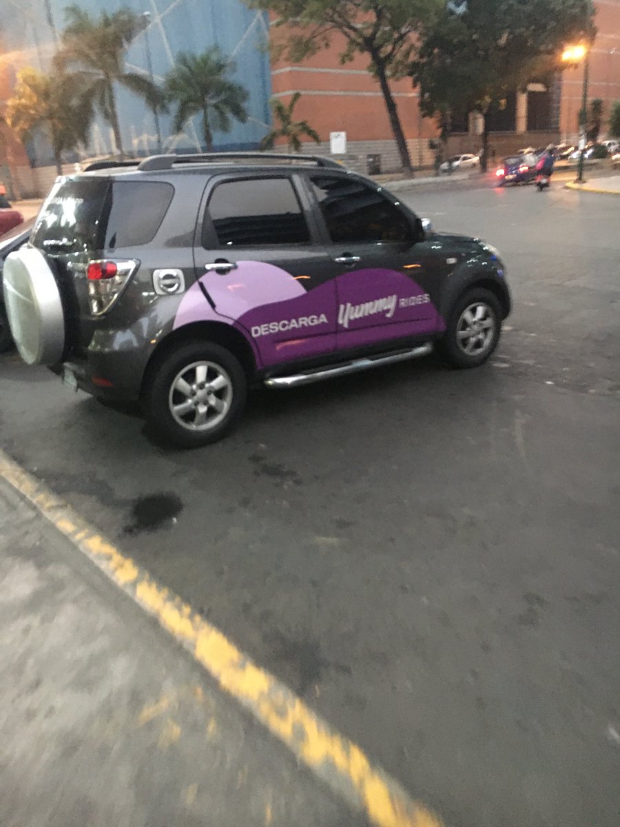_highbarbie's tweet photo. En Caracas @PideYummy  #YummyRidesHunting https://t.co/IRXvFSXZDH