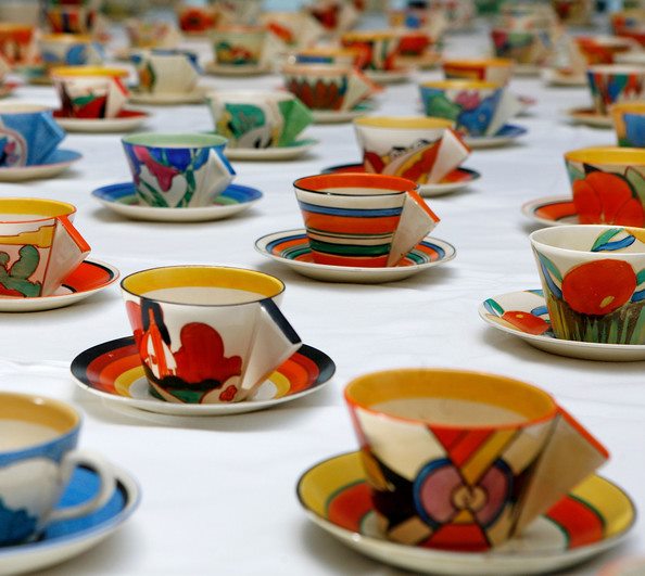 Just some 1930s Clarice Cliff teacups.
