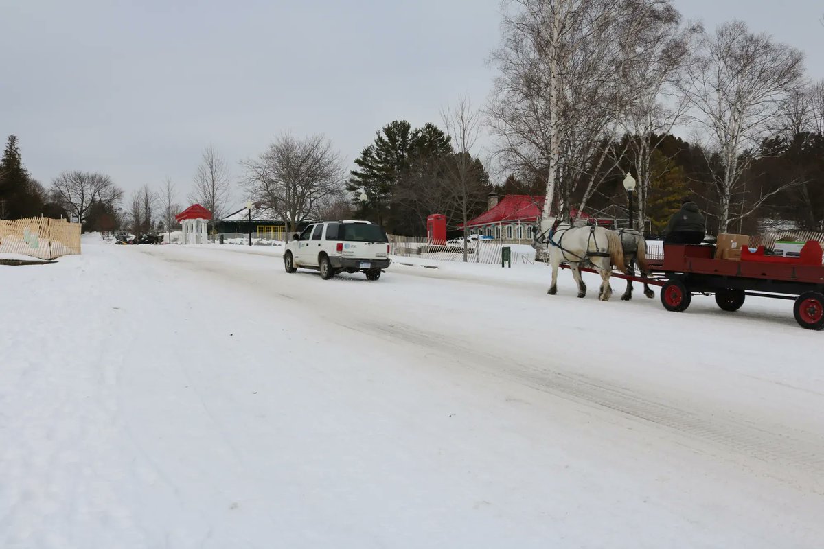 MackinacGuide's tweet image. It’s more common to see vehicles on Mackinac Island during the winter season. #mymackinac #mackinac #puremichigan