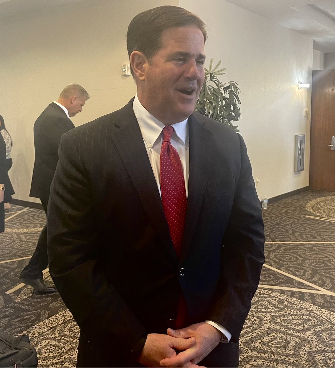 SumikoKeil's tweet photo. Check out my latest article with Arizona Governor @dougducey as he delivers his final state of the state address as he prepares for his last year in office. Gov. Ducey talks about education, military, and border security in Yuma. #LocalNews 
https://t.co/yDRvPCn4cN https://t.co/nlveEXPAnU