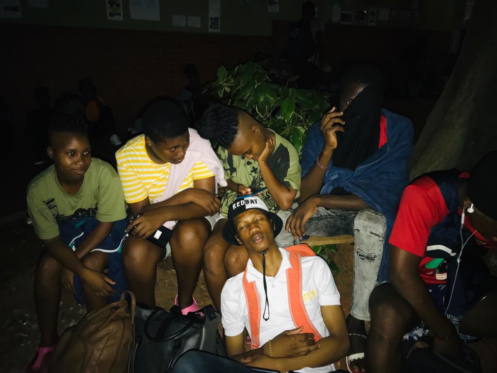 siphiwemyeni5's tweet photo. We are with students of DUT at gate 3. They’re frustrated as they are nt allocated in residence meanwhile classes have started. There’s no data provided. Many are forced to vaccinate before allocation in res. This is painful, the management is heartless and anti human. #DUTCrisis https://t.co/9U4wwXoWSv