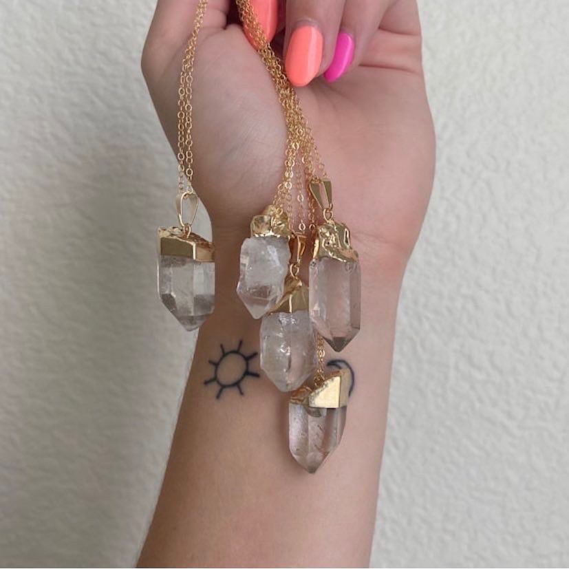 shopmagickal's tweet photo. 👑🌸✨$20 &amp; UNDER✨🌸👑

Everything in my shop under $20!

Gemstones, crystals, Sterling silver and 14 karat gold jewelry heavily discounted😍

https://t.co/RQJnMQKTQu https://t.co/9OLUoIo9Dc