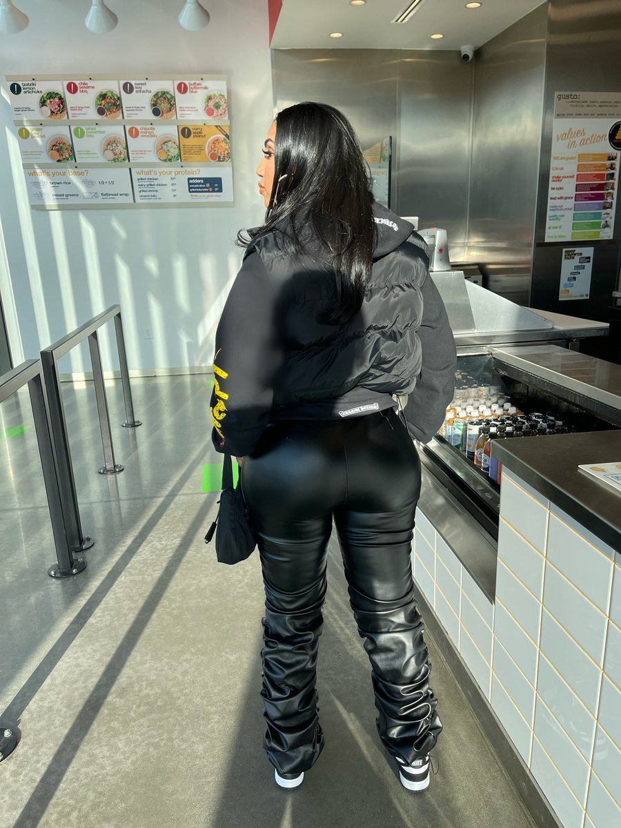 queennaija's tweet photo. just getting food after an interview 🖤 https://t.co/daNmI9FB4o