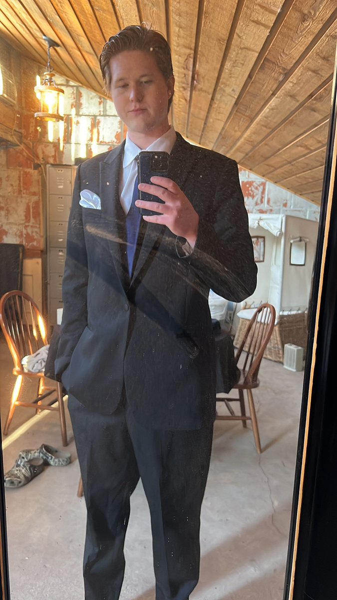 NobodyNothersom's tweet photo. Business man https://t.co/YL3it9m2Iy